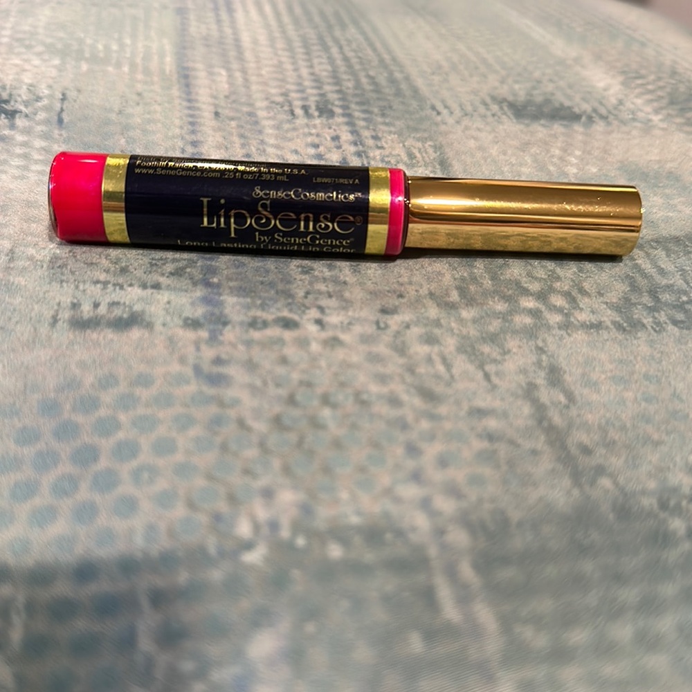 LipSense lip stain sealed Kiss for a cause